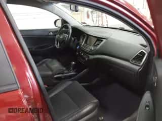 2018 Hyundai Tucson Value z VIN KM8J3CA27JU820675, wystawiony jako IAAI lot #42995083 z przebiegiem 97 090 mil mil oraz . Historia ofert i sprzedaży dostępna na DreamBid. Obrazek 5.