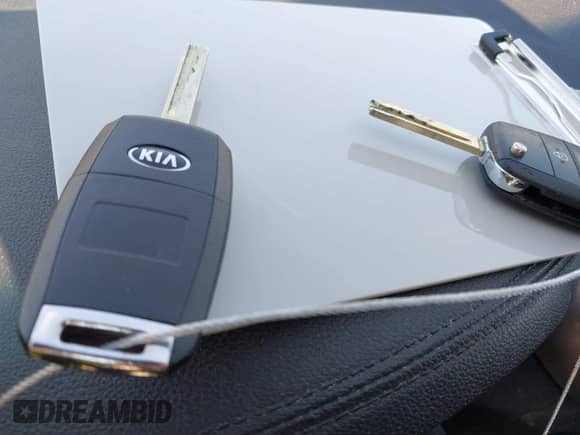 2018 Kia Sorento L with VIN 5XYPG4A38JG412074, listed as a IAAI auction lot 42595340 with 186,852 mi miles and . Bid and sale history available at DreamBid. Image 11.