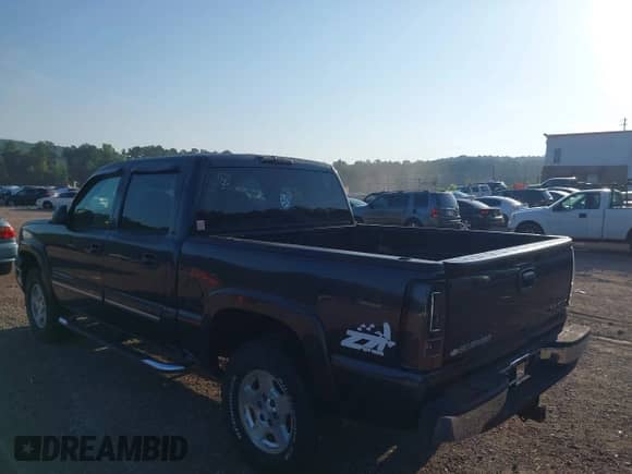 2005 Chevrolet Silverado 1500 LS with VIN 2GCEK13T551106726, listed as a IAAI auction lot 42658787 with Not provided miles and . Bid and sale history available at DreamBid. Image 3.