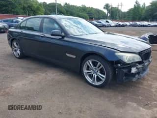 2012 BMW 7 Series 740Li z VIN WBAKB4C50CC575863, wystawiony jako IAAI lot #42984687 z przebiegiem 102 302 mil mil oraz . Historia ofert i sprzedaży dostępna na DreamBid. Obrazek 1.