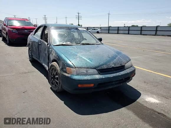 1995 Honda Accord с VIN JHMCD5532SC034085, выставлен на аукционе Copart как лот 61256005 с пробегом 162 223 миль миль и Списание • Salvage title. История ставок и продаж доступна на DreamBid. Изображение 13.