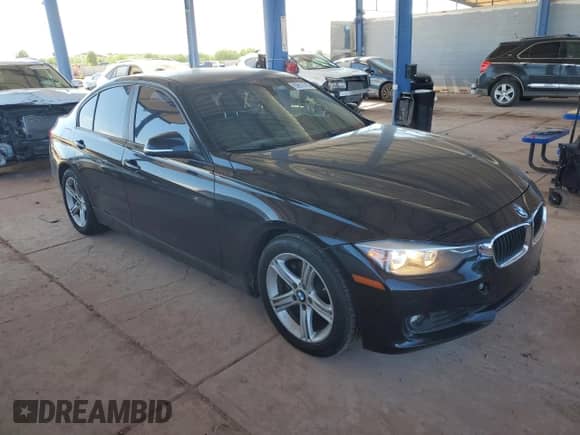 2015 BMW 3 Series 328i z VIN WBA3C1C59FK120259, wystawiony jako Copart lot #89619745 z przebiegiem 162 857 mil mil oraz Czysty tytuł • Clean title. Historia ofert i sprzedaży dostępna na DreamBid. Obrazek 4.