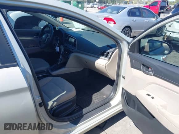 2018 Hyundai Elantra SEL с VIN 5NPD84LF5JH365022, выставлен на аукционе IAAI как лот 43363261 с пробегом 165 125 миль миль и . История ставок и продаж доступна на DreamBid. Изображение 5.