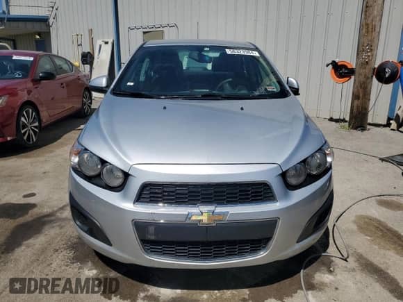 2016 Chevrolet Sonic LT z VIN 1G1JC5SH0G4178272, wystawiony jako Copart lot #58323984 z przebiegiem 89 484 mil mil oraz Czysty tytuł • Clean title. Historia ofert i sprzedaży dostępna na DreamBid. Obrazek 5.