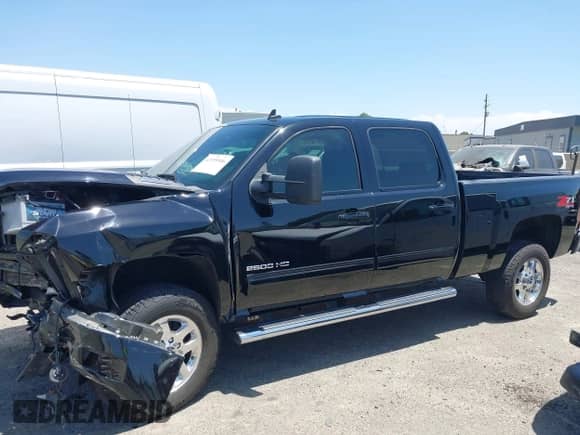 2013 Chevrolet Silverado 2500HD LTZ z VIN 1GC1KYE83DF123371, wystawiony jako IAAI lot #42395506 z przebiegiem 49 341 mil mil oraz . Historia ofert i sprzedaży dostępna na DreamBid. Obrazek 14.
