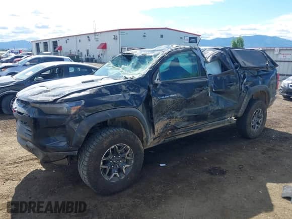 2025 Chevrolet Colorado 4WD ZR2 z VIN 1GCPTFEK6S1148086, wystawiony jako IAAI lot #42688523 z przebiegiem Nie podano mil oraz . Historia ofert i sprzedaży dostępna na DreamBid. Obrazek 18.