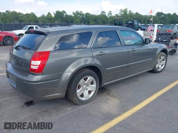 2008 Dodge Magnum with VIN 2D4FV47T58H251612, listed as a IAAI auction lot 42867963 with 113,310 mi miles and . Bid and sale history available at DreamBid. Image 4.