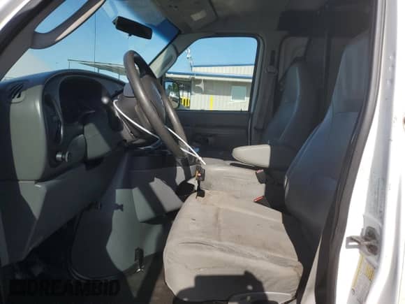 2008 Ford Econoline Cargo Commercial with VIN 1FTNE14W08DB42574, listed as a Copart auction lot 57336205 with 267,746 mi miles and Clean title. Bid and sale history available at DreamBid. Image 7.