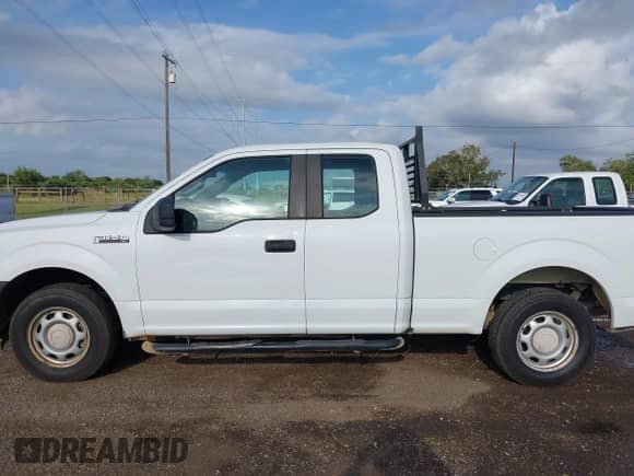 2016 Ford F-150 XL z VIN 1FTEX1C86GFB29568, wystawiony jako IAAI lot #43417844 z przebiegiem 98 431 mil mil oraz . Historia ofert i sprzedaży dostępna na DreamBid. Obrazek 14.