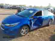 2018 Chevrolet Cruze LT с VIN 1G1BE5SM0J7116131, выставлен на аукционе IAAI как лот 43240438 с пробегом 68 044 миль миль и . История ставок и продаж доступна на DreamBid. Изображение 6.