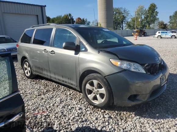 2012 Toyota Sienna LE with VIN 5TDKK3DC4CS179802, listed as a Copart auction lot 84264155 with 241,326 mi miles and Clean title. Bid and sale history available at DreamBid. Image 4.