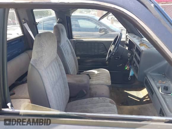 1990 Dodge Dakota z VIN 1B7FL23X0LS641390, wystawiony jako IAAI lot #42826429 z przebiegiem 186 919 mil mil oraz . Historia ofert i sprzedaży dostępna na DreamBid. Obrazek 5.