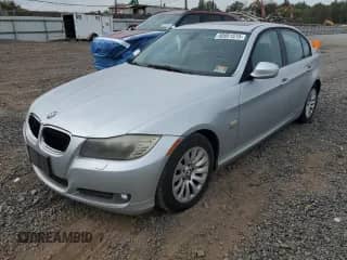 2009 BMW 3 Series 328i xDrive с VIN WBAPK53529A643757, выставлен на аукционе Copart как лот 80951515 с пробегом 148 546 миль миль и Чистый • Clean title. История ставок и продаж доступна на DreamBid. Изображение 1.