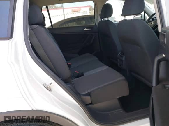 2019 Volkswagen Tiguan S с VIN 3VV1B7AX2KM176326, выставлен на аукционе IAAI как лот 42255775 с пробегом 72 996 миль миль и . История ставок и продаж доступна на DreamBid. Изображение 8.