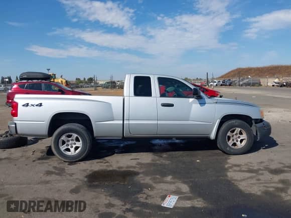2005 Dodge Dakota SLT with VIN 1D7HW42NX5S134596, listed as a IAAI auction lot 43314356 with 129,087 mi miles and . Bid and sale history available at DreamBid. Image 14.
