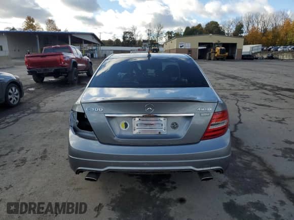 2014 Mercedes-Benz C 300 Sport z VIN WDDGF8AB0EG247910, wystawiony jako Copart lot #86867795 z przebiegiem 138 679 mil mil oraz Szkoda całkowita • Salvage title. Historia ofert i sprzedaży dostępna na DreamBid. Obrazek 6.