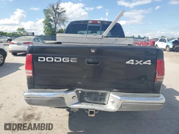 2001 Dodge Dakota Sport with VIN 1B7HG2AN11S333995, listed as a Copart auction lot 85196274 with 282,333 mi miles and Non repairable. Bid and sale history available at DreamBid. Image 6.