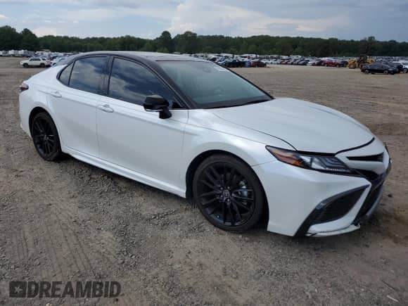 2022 Toyota Camry XSE with VIN 4T1K61BK7NU058131, listed as a Copart auction lot 64969525 with 30,216 mi miles and Salvage title. Bid and sale history available at DreamBid. Image 4.