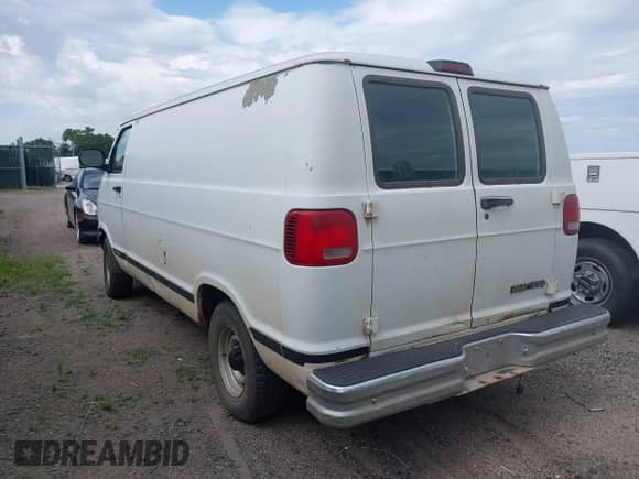 2000 Dodge RAM with VIN 2B7HB11Y8YK178076, listed as a IAAI auction lot 42580914 with 191,530 mi miles and . Bid and sale history available at DreamBid. Image 3.