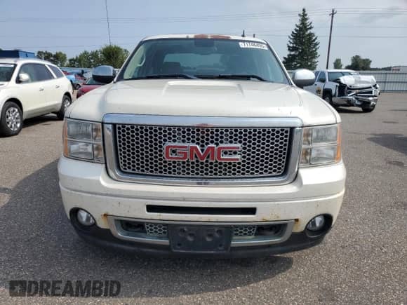 2013 GMC Sierra 1500 Denali with VIN 3GTP2XE20DG309190, listed as a Copart auction lot 71746495 with 192,231 mi miles and Salvage title. Bid and sale history available at DreamBid. Image 5.
