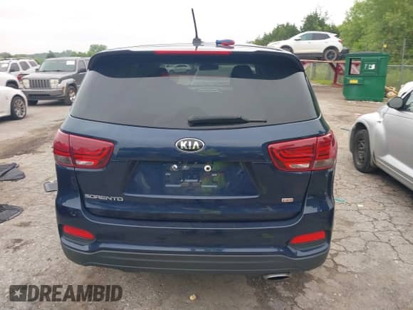 2019 Kia Sorento L с VIN 5XYPG4A30KG540438, выставлен на аукционе IAAI как лот 42405068 с пробегом 82 607 миль миль и . История ставок и продаж доступна на DreamBid. Изображение 16.
