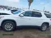 2018 Chevrolet Traverse LT Cloth z VIN 1GNEVGKW5JJ264075, wystawiony jako IAAI lot #43115703 z przebiegiem 121 358 mil mil oraz . Historia ofert i sprzedaży dostępna na DreamBid. Obrazek 14.
