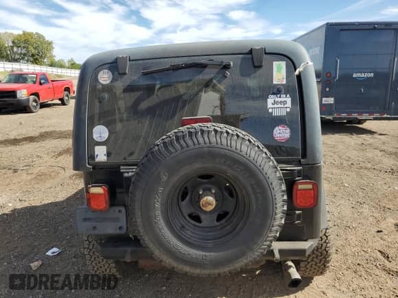 1998 Jeep Wrangler Sport z VIN 1J4FY19SXWP734488, wystawiony jako Copart lot #81896775 z przebiegiem 180 236 mil mil oraz Czysty tytuł • Clean title. Historia ofert i sprzedaży dostępna na DreamBid. Obrazek 6.