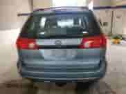 2010 Toyota Sienna CE z VIN 5TDKK4CC0AS341428, wystawiony jako Copart lot #84025485 z przebiegiem Nie podano mil oraz Szkoda całkowita • Salvage title. Historia ofert i sprzedaży dostępna na DreamBid. Obrazek 6.