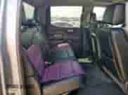 2024 Chevrolet Silverado 1500 Custom Trail Boss z VIN 3GCUDCE88RG346358, wystawiony jako Copart lot #68303935 z przebiegiem Nie podano mil oraz Szkoda całkowita • Salvage title. Historia ofert i sprzedaży dostępna na DreamBid. Obrazek 10.