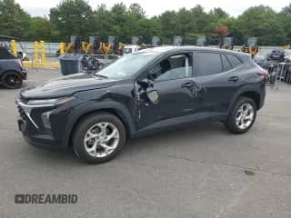 2025 Chevrolet Trax LS с VIN KL77LFEP2SC074288, выставлен на аукционе Copart как лот 68828785 с пробегом 15 111 миль миль и Списание • Salvage title. История ставок и продаж доступна на DreamBid. Изображение 1.