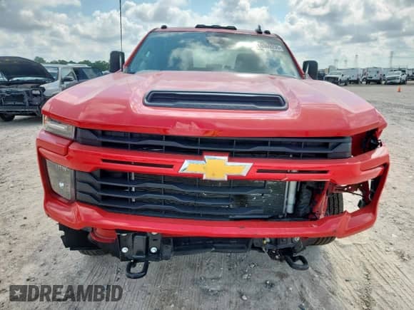 2025 Chevrolet Silverado 2500HD Custom z VIN 1GC4KME7XSF104407, wystawiony jako Copart lot #69369235 z przebiegiem 15 393 mil mil oraz Szkoda całkowita • Salvage title. Historia ofert i sprzedaży dostępna na DreamBid. Obrazek 5.