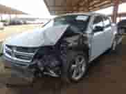 2013 Dodge Avenger SE z VIN 1C3CDZAB7DN535555, wystawiony jako IAAI lot #43055940 z przebiegiem Nie podano mil oraz . Historia ofert i sprzedaży dostępna na DreamBid. Obrazek 2.