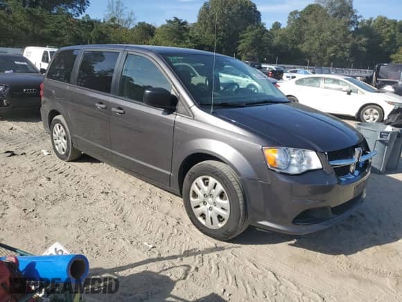 2019 Dodge Grand Caravan SE with VIN 2C4RDGBGXKR737505, listed as a Copart auction lot 82255895 with 124,359 mi miles and Salvage title. Bid and sale history available at DreamBid. Image 4.