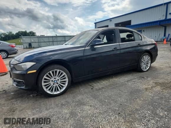 2013 BMW 3 Series 328i xDrive с VIN WBA3B5G59DNS00368, выставлен на аукционе Copart как лот 68244265 с пробегом 121 085 миль миль и Чистый • Clean title. История ставок и продаж доступна на DreamBid. Изображение 1.