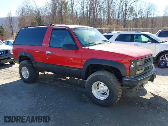 1999 Chevrolet Tahoe z VIN 3GNEK18R7XG189820, wystawiony jako IAAI lot #41631906 z przebiegiem 212 720 mil mil oraz . Historia ofert i sprzedaży dostępna na DreamBid. Obrazek 6.