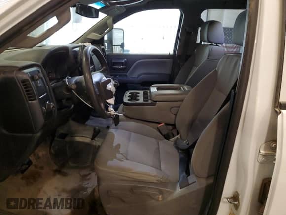 2019 Chevrolet Silverado 2500HD Work Truck z VIN 1GC1KREG6KF138117, wystawiony jako Copart lot #59977305 z przebiegiem 115 398 mil mil oraz Szkoda całkowita • Salvage title. Historia ofert i sprzedaży dostępna na DreamBid. Obrazek 7.