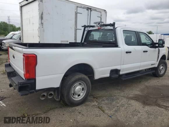 2023 Ford F-250 XL z VIN 1FT7W2BT2PEC63300, wystawiony jako Copart lot #57138195 z przebiegiem 31 934 mil mil oraz Szkoda całkowita • Salvage title. Historia ofert i sprzedaży dostępna na DreamBid. Obrazek 3.
