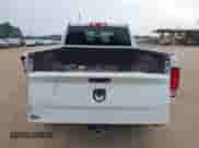 2020 Ram 1500 Tradesman z VIN 1C6RR6FG0LS138352, wystawiony jako IAAI lot #42085740 z przebiegiem 156 050 mil mil oraz . Historia ofert i sprzedaży dostępna na DreamBid. Obrazek 17.