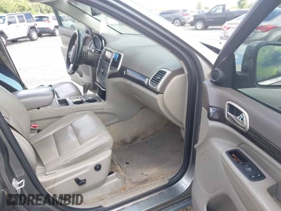 2012 Jeep Grand Cherokee Laredo с VIN 1C4RJEAT8CC361909, выставлен на аукционе IAAI как лот 42727510 с пробегом 191 020 миль миль и . История ставок и продаж доступна на DreamBid. Изображение 5.