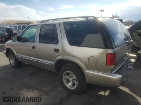 2000 Chevrolet Blazer LT with VIN 1GNCS13W0Y2194761, listed as a Copart auction lot 70916685 with 147,868 mi miles and Salvage title. Bid and sale history available at DreamBid. Image 2.