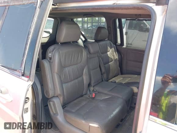 2008 Honda Odyssey EX-L with VIN 5FNRL38688B088169, listed as a IAAI auction lot 42985180 with 227,582 mi miles and . Bid and sale history available at DreamBid. Image 8.