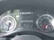 2020 Ram 1500 Big Horn z VIN 1C6SRFBT1LN258356, wystawiony jako IAAI lot #42599361 z przebiegiem 139 542 mil mil oraz . Historia ofert i sprzedaży dostępna na DreamBid. Obrazek 7.