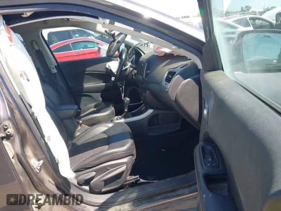 2020 Jeep Compass Altitude с VIN 3C4NJCBB9LT205990, выставлен на аукционе IAAI как лот 43133921 с пробегом 148 267 миль миль и . История ставок и продаж доступна на DreamBid. Изображение 5.
