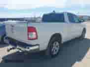 2022 Ram 1500 Big Horn z VIN 1C6RREBT2NN329043, wystawiony jako IAAI lot #42831215 z przebiegiem 47 776 mil mil oraz . Historia ofert i sprzedaży dostępna na DreamBid. Obrazek 4.