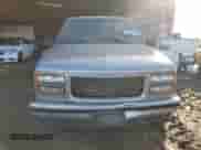 1998 GMC Sierra 1500 z VIN 1GTEC14M7WZ530213, wystawiony jako Copart lot #84455644 z przebiegiem 139 904 mil mil oraz Czysty tytuł • Clean title. Historia ofert i sprzedaży dostępna na DreamBid. Obrazek 5.