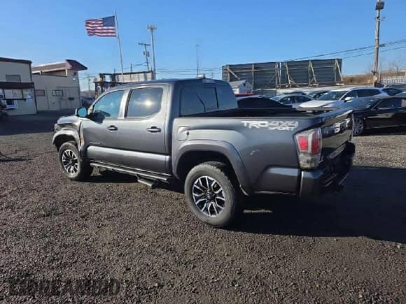2022 Toyota Tacoma SR5 с VIN 3TMCZ5AN7NM524812, выставлен на аукционе Copart как лот 90647645 с пробегом 41 473 миль миль и Списание • Salvage title. История ставок и продаж доступна на DreamBid. Изображение 2.
