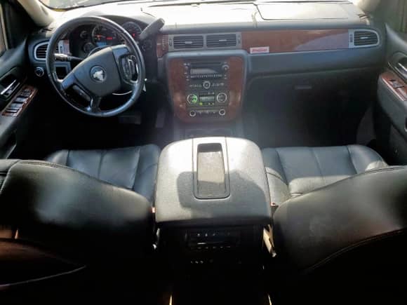 2010 Chevrolet Suburban LT z VIN 1GNUCJE09AR193230, wystawiony jako Copart lot #61308075 z przebiegiem 175 918 mil mil oraz Szkoda całkowita • Salvage title. Historia ofert i sprzedaży dostępna na DreamBid. Obrazek 8.