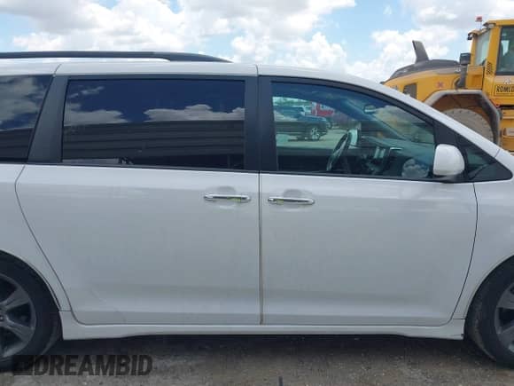 2015 Toyota Sienna SE with VIN 5TDXK3DC9FS669405, listed as a IAAI auction lot 42590910 with 82,127 mi miles and . Bid and sale history available at DreamBid. Image 14.