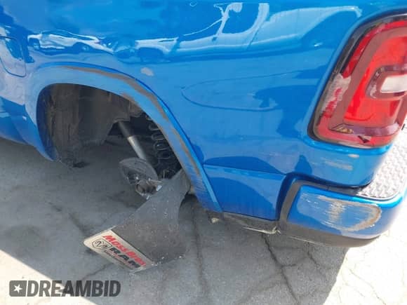 2025 Ram 1500 Big Horn с VIN 1C6RREFP0SN647137, выставлен на аукционе IAAI как лот 42179912 с пробегом 738 миль миль и . История ставок и продаж доступна на DreamBid. Изображение 17.