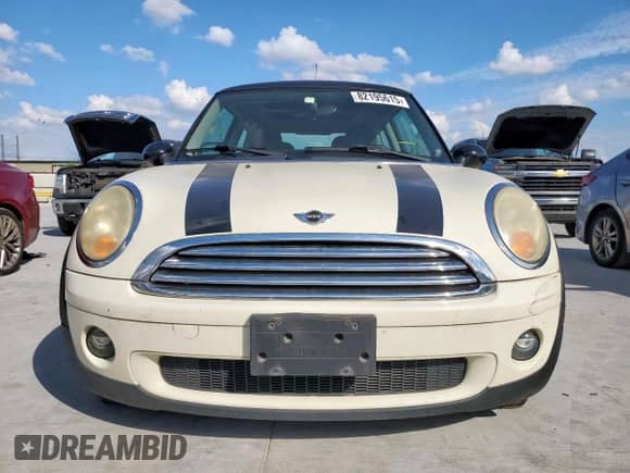 2010 MINI Hardtop with VIN WMWMF3C5XATZ22653, listed as a Copart auction lot 82195615 with 95,434 mi miles and Clean title. Bid and sale history available at DreamBid. Image 5.